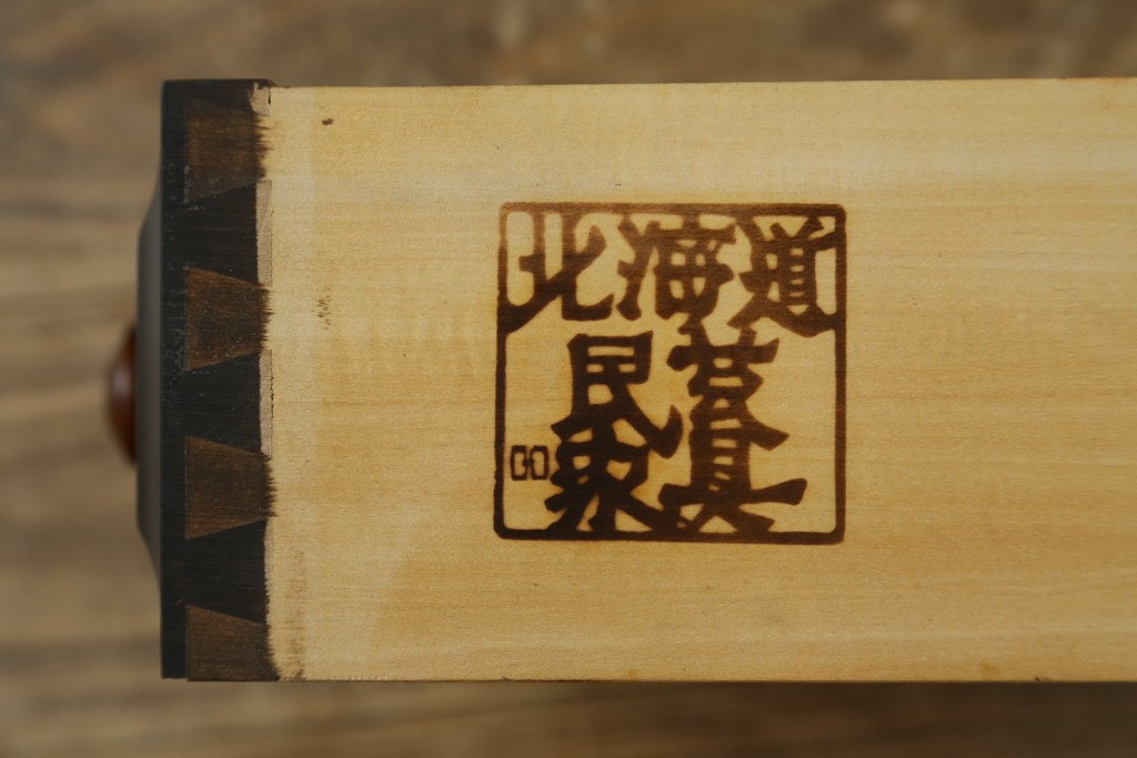 中古　北海道民芸家具　HM160K　たっぷりの収納力がうれしい引き出し5杯付きの食器棚　(R-088047)