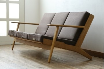 デンマークヴィンテージ　GETAMA(ゲタマ)　Hans J. Wegner(ハンス・J・ウェグナー)　GE290　3人掛けソファ　(R-088050)