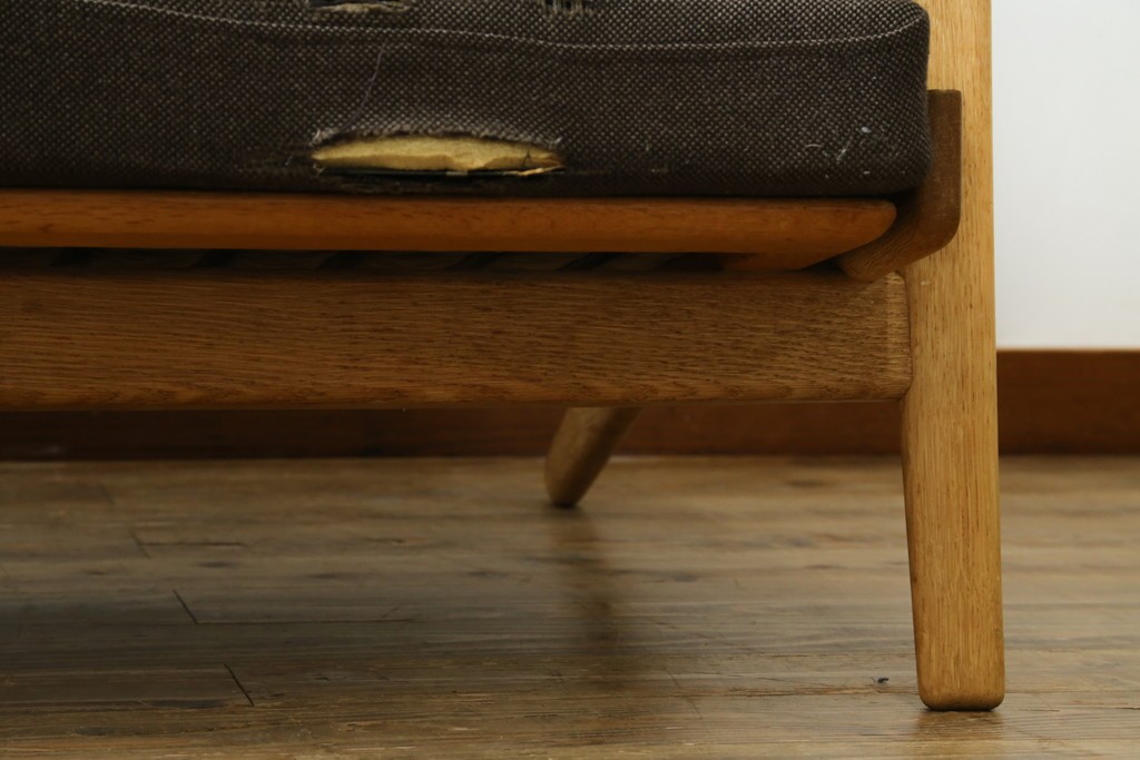 デンマークヴィンテージ　GETAMA(ゲタマ)　Hans J. Wegner(ハンス・J・ウェグナー)　GE290　3人掛けソファ　(R-088050)