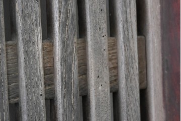 アンティーク建具　明治から大正期　欅(ケヤキ)材　力強い木目が魅力の格子蔵戸1枚　(R-088051)