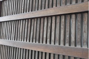アンティーク建具　明治から大正期　欅(ケヤキ)材　力強い木目が魅力の格子蔵戸1枚　(R-088051)