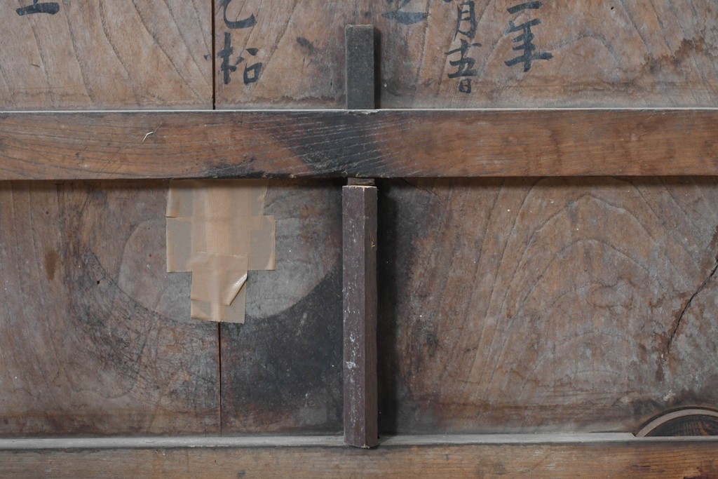 アンティーク建具　明治から大正期　欅(ケヤキ)材　力強い木目が魅力の格子蔵戸1枚　(R-088051)
