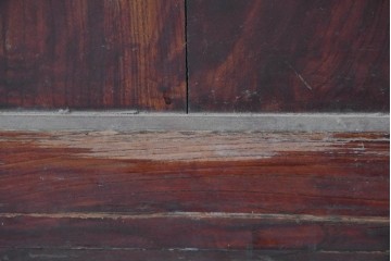 アンティーク建具　明治から大正期　希少な幅狭サイズ!　山形産　総欅(ケヤキ)材　漆塗り　重厚な時代金具付きの蔵戸1枚　(R-088052)