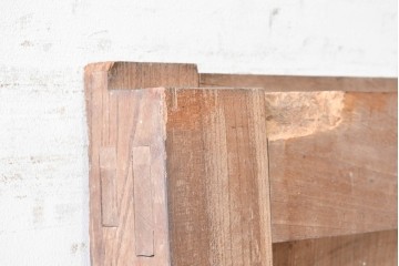 アンティーク建具　明治から大正期　希少な幅狭サイズ!　山形産　総欅(ケヤキ)材　漆塗り　重厚な時代金具付きの蔵戸1枚　(R-088052)