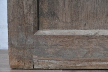 アンティーク建具　明治期　希少な幅狭サイズ!　総欅(ケヤキ)材　欅の木味を楽しめる格子付き蔵戸1枚　(R-088053)
