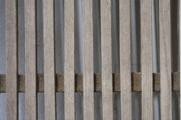 アンティーク建具　明治期　希少な幅狭サイズ!　総欅(ケヤキ)材　欅の木味を楽しめる格子付き蔵戸1枚　(R-088053)