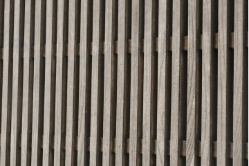 アンティーク建具　明治期　希少な幅狭サイズ!　総欅(ケヤキ)材　欅の木味を楽しめる格子付き蔵戸1枚　(R-088053)