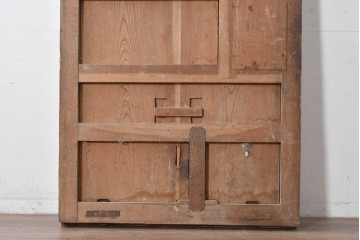アンティーク建具　明治期　希少な幅狭サイズ!　総欅(ケヤキ)材　欅の木味を楽しめる格子付き蔵戸1枚　(R-088053)