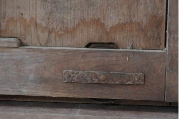 アンティーク建具　明治期　希少な幅狭サイズ!　総欅(ケヤキ)材　欅の木味を楽しめる格子付き蔵戸1枚　(R-088053)