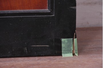 アンティーク建具　明治から大正期　欅(ケヤキ)材　漆塗り　ツートーンカラーが目を引く蔵戸1枚　(R-088054)