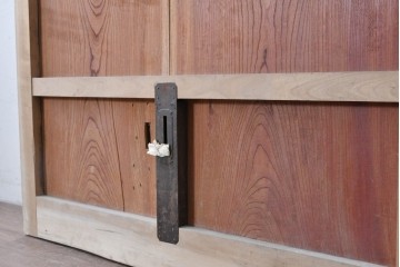 アンティーク建具　明治から大正期　欅(ケヤキ)材　漆塗り　ツートーンカラーが目を引く蔵戸1枚　(R-088054)