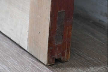 アンティーク建具　明治から大正期　欅(ケヤキ)材　漆塗り　ツートーンカラーが目を引く蔵戸1枚　(R-088054)