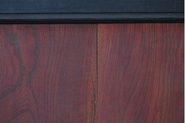 アンティーク建具　明治から大正期　欅(ケヤキ)材　黒い框と赤みを帯びた欅材のコントラストが美しい格子蔵戸1枚　(R-088055)