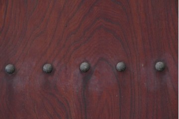 アンティーク建具　明治から大正期　欅(ケヤキ)材　黒い框と赤みを帯びた欅材のコントラストが美しい格子蔵戸1枚　(R-088055)