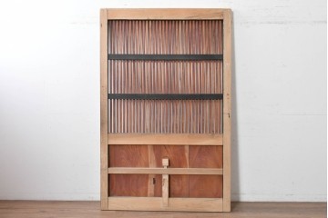 アンティーク建具　明治から大正期　欅(ケヤキ)材　黒い框と赤みを帯びた欅材のコントラストが美しい格子蔵戸1枚　(R-088055)