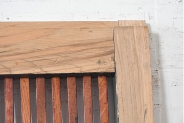 アンティーク建具　明治から大正期　欅(ケヤキ)材　黒い框と赤みを帯びた欅材のコントラストが美しい格子蔵戸1枚　(R-088055)