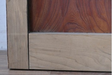 アンティーク建具　明治から大正期　欅(ケヤキ)材　黒い框と赤みを帯びた欅材のコントラストが美しい格子蔵戸1枚　(R-088055)