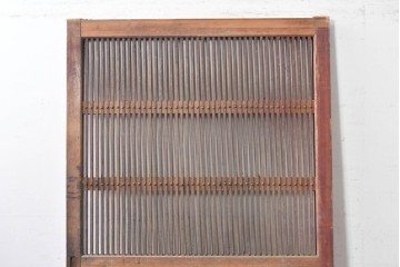 アンティーク建具　大正から昭和初期　栗材・樺(カバ)材　重厚な金具が目を引く格子蔵戸1枚　(R-088056)