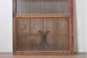 アンティーク建具　大正から昭和初期　栗材・樺(カバ)材　重厚な金具が目を引く格子蔵戸1枚　(R-088056)