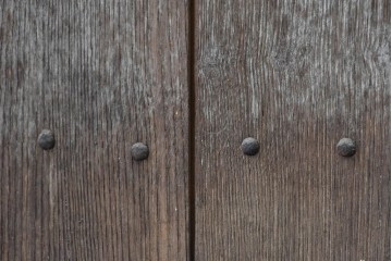 アンティーク建具　大正から昭和初期　栗材・樺(カバ)材　重厚な金具が目を引く格子蔵戸1枚　(R-088056)