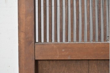 アンティーク建具　大正から昭和初期　栗材・樺(カバ)材　重厚な金具が目を引く格子蔵戸1枚　(R-088056)