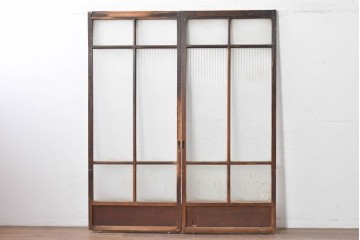 ヴィンテージ建具　昭和中期　レトロなガラス使いが魅力の幅狭ガラス戸2枚セット　(R-088058)