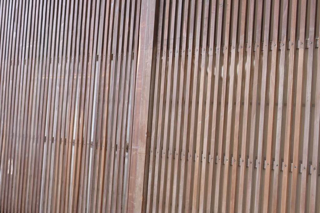アンティーク建具　大正から昭和初期　均整の取れた格子意匠が美しい裏障子付き格子戸2枚セット　(R-088059)