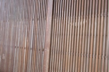アンティーク建具　大正から昭和初期　均整の取れた格子意匠が美しい裏障子付き格子戸2枚セット　(R-088059)