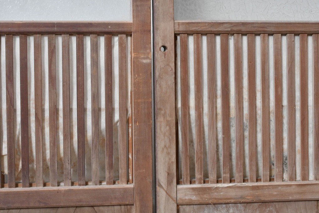 アンティーク建具　大正から昭和初期　均整の取れた格子意匠が美しい裏障子付き格子戸2枚セット　(R-088059)