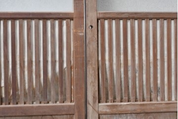 アンティーク建具　大正から昭和初期　均整の取れた格子意匠が美しい裏障子付き格子戸2枚セット　(R-088059)