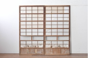アンティーク建具　大正から昭和初期　均整の取れた格子意匠が美しい裏障子付き格子戸2枚セット　(R-088059)