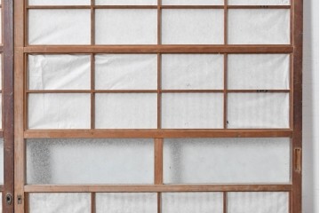 アンティーク建具　大正から昭和初期　均整の取れた格子意匠が美しい裏障子付き格子戸2枚セット　(R-088059)