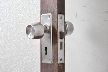 アンティーク建具　昭和初期　腰板欅(ケヤキ)材　ダイヤガラス入りの木製ドア1枚　(R-088062)