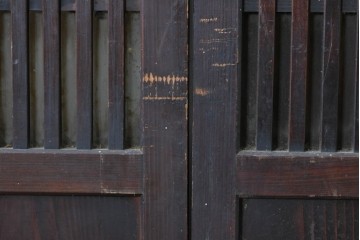アンティーク建具　大正から昭和初期　ガラス入り　細やかな格子とガラスを組み合わせた格子帯戸3枚セット　(R-088065)