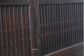 アンティーク建具　大正から昭和初期　ガラス入り　細やかな格子とガラスを組み合わせた格子帯戸3枚セット　(R-088065)