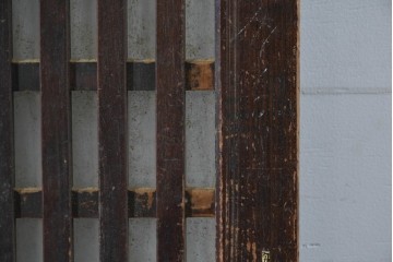 アンティーク建具　大正から昭和初期　ガラス入り　細やかな格子とガラスを組み合わせた格子帯戸3枚セット　(R-088065)