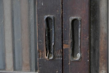 アンティーク建具　大正から昭和初期　ガラス入り　細やかな格子とガラスを組み合わせた格子帯戸3枚セット　(R-088065)