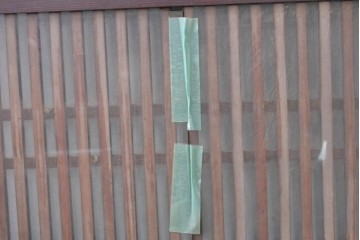 アンティーク建具　大正から昭和初期　ガラス入り　細やかな格子とガラスを組み合わせた格子帯戸3枚セット　(R-088065)