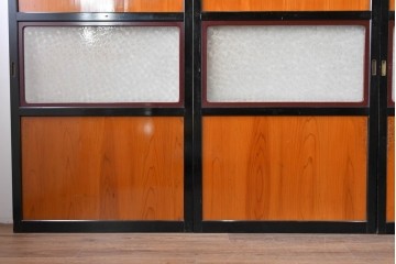 アンティーク建具　昭和初期から昭和中期　黒枠と明るい赤褐色のコントラストが印象的なガラス帯戸4枚セット　(R-088070)