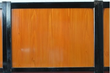 アンティーク建具　昭和初期から昭和中期　黒枠と明るい赤褐色のコントラストが印象的なガラス帯戸4枚セット　(R-088070)