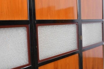 アンティーク建具　昭和初期から昭和中期　黒枠と明るい赤褐色のコントラストが印象的なガラス帯戸4枚セット　(R-088070)