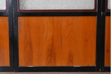 アンティーク建具　昭和初期から昭和中期　黒枠と明るい赤褐色のコントラストが印象的なガラス帯戸4枚セット　(R-088070)