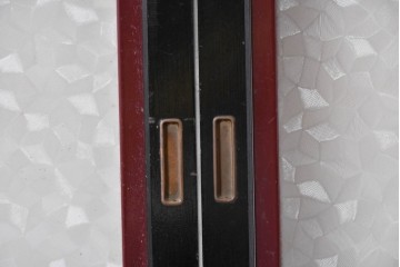アンティーク建具　昭和初期から昭和中期　黒枠と明るい赤褐色のコントラストが印象的なガラス帯戸4枚セット　(R-088070)