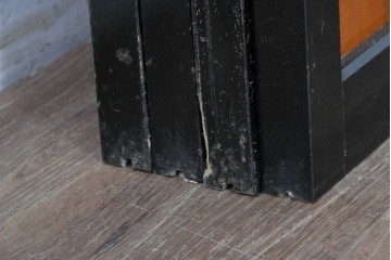 アンティーク建具　昭和初期から昭和中期　黒枠と明るい赤褐色のコントラストが印象的なガラス帯戸4枚セット　(R-088070)