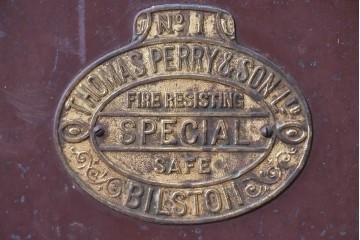 イギリスアンティーク　Thomas Perry & Son(トーマスペリー アンド サン)社　プレートが存在感を放つ金庫　(R-088075)