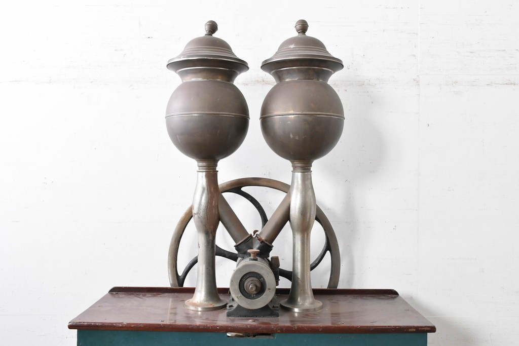 【簡易リペア限定品】　デンマークアンティーク　Schroder & Jorgensens(シュローダー・ヨルゲンセン)社　キャビネット付き大型ダブルホッパーコーヒーミル　(R-088084)