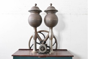 【簡易リペア限定品】　デンマークアンティーク　Schroder & Jorgensens(シュローダー・ヨルゲンセン)社　キャビネット付き大型ダブルホッパーコーヒーミル　(R-088084)