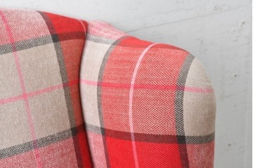 新古　展示品　美品　特注オーダー家具　チェック柄の華やかなウィングバックチェア　制作費約12万円　(R-088089)