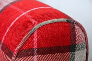 新古　展示品　美品　特注オーダー家具　チェック柄の華やかなウィングバックチェア　制作費約12万円　(R-088089)