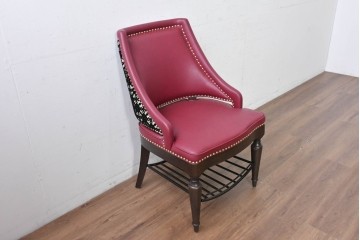 新古　美品　特注オーダー家具　鋲飾りが印象的なチェア　制作費約13万円　(R-088090)